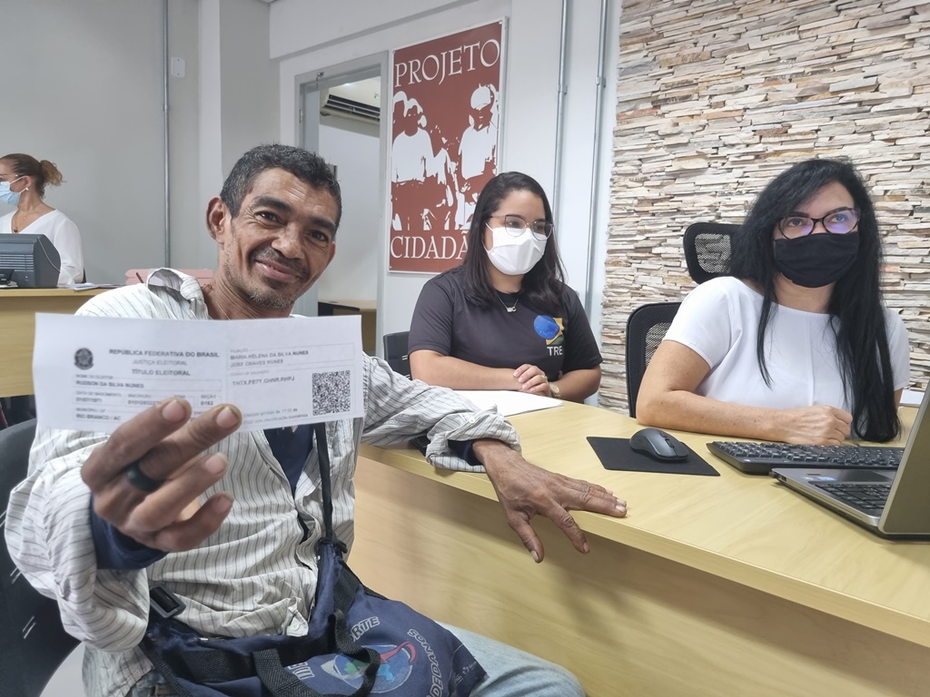 Homem obteve documento por meio do Projeto Cidadão do TJAC