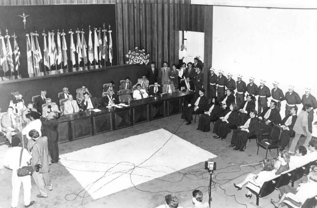 Sessão solene de inauguração do Tribunal Regional do Trabalho da 24ª Região, realizada na Assembleia Legislativa de MS, em 1993.