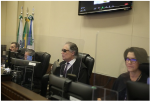 Read more about the article Desembargador cego preside, pela primeira vez, sessão de julgamento no TRT do Paraná