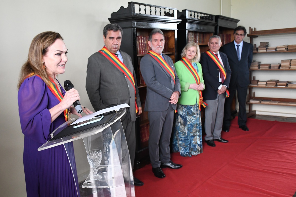 Você está visualizando atualmente Ministra Rosa Weber recebe a maior honraria do Judiciário acreano