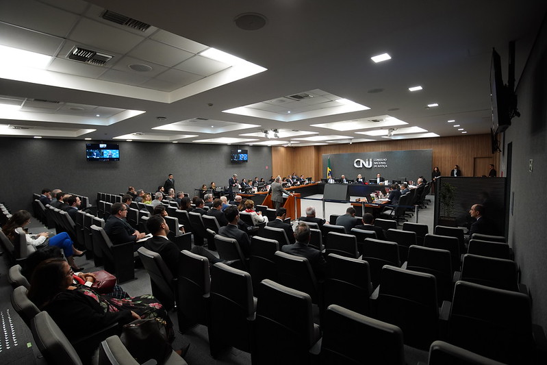 Você está visualizando atualmente Juiz do Tribunal do Júri que mandou advogado calar a boca é punido com censura