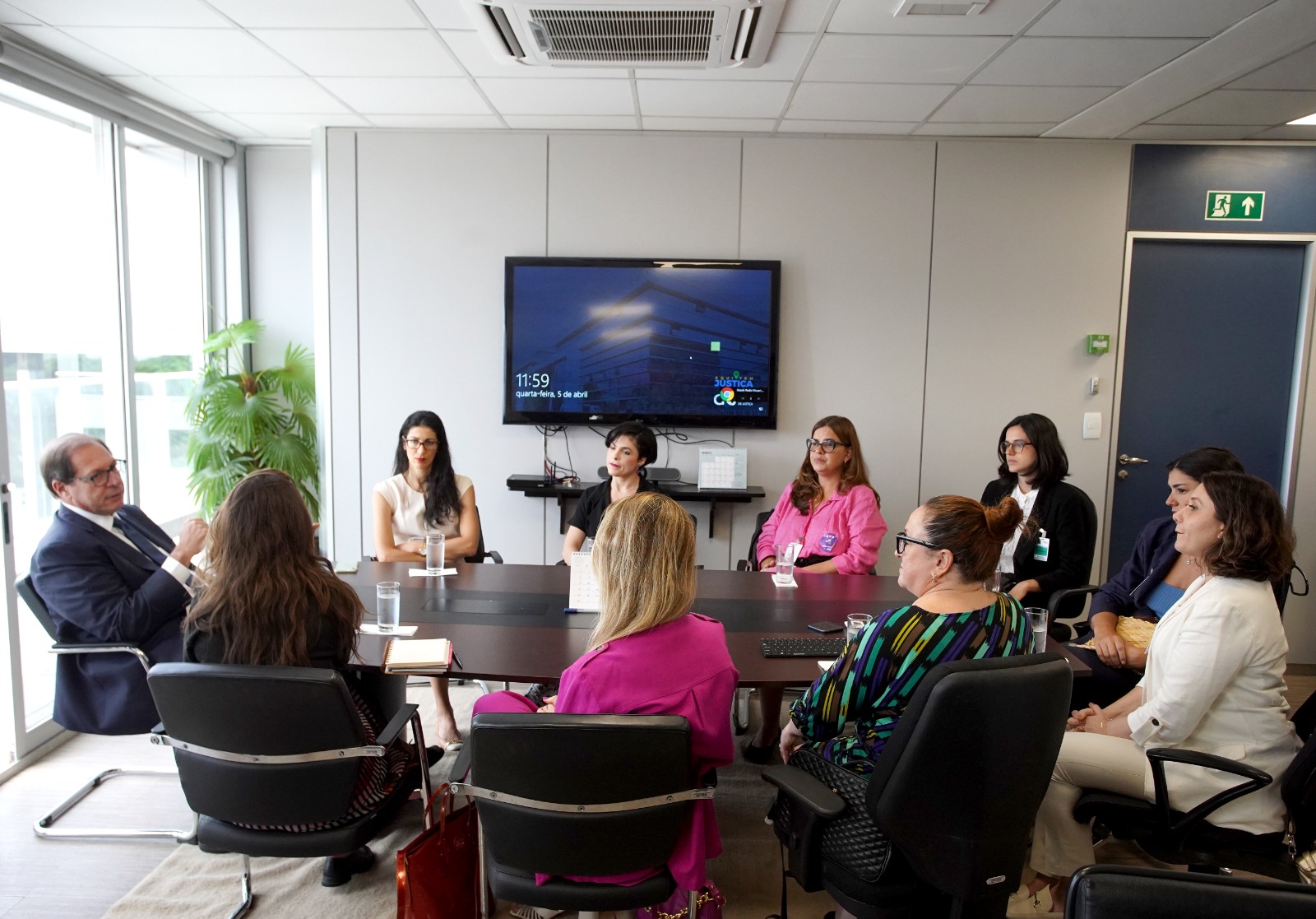 Você está visualizando atualmente Corregedor nacional recebe grupo de mulheres para tratar de assédio no ambiente de trabalho