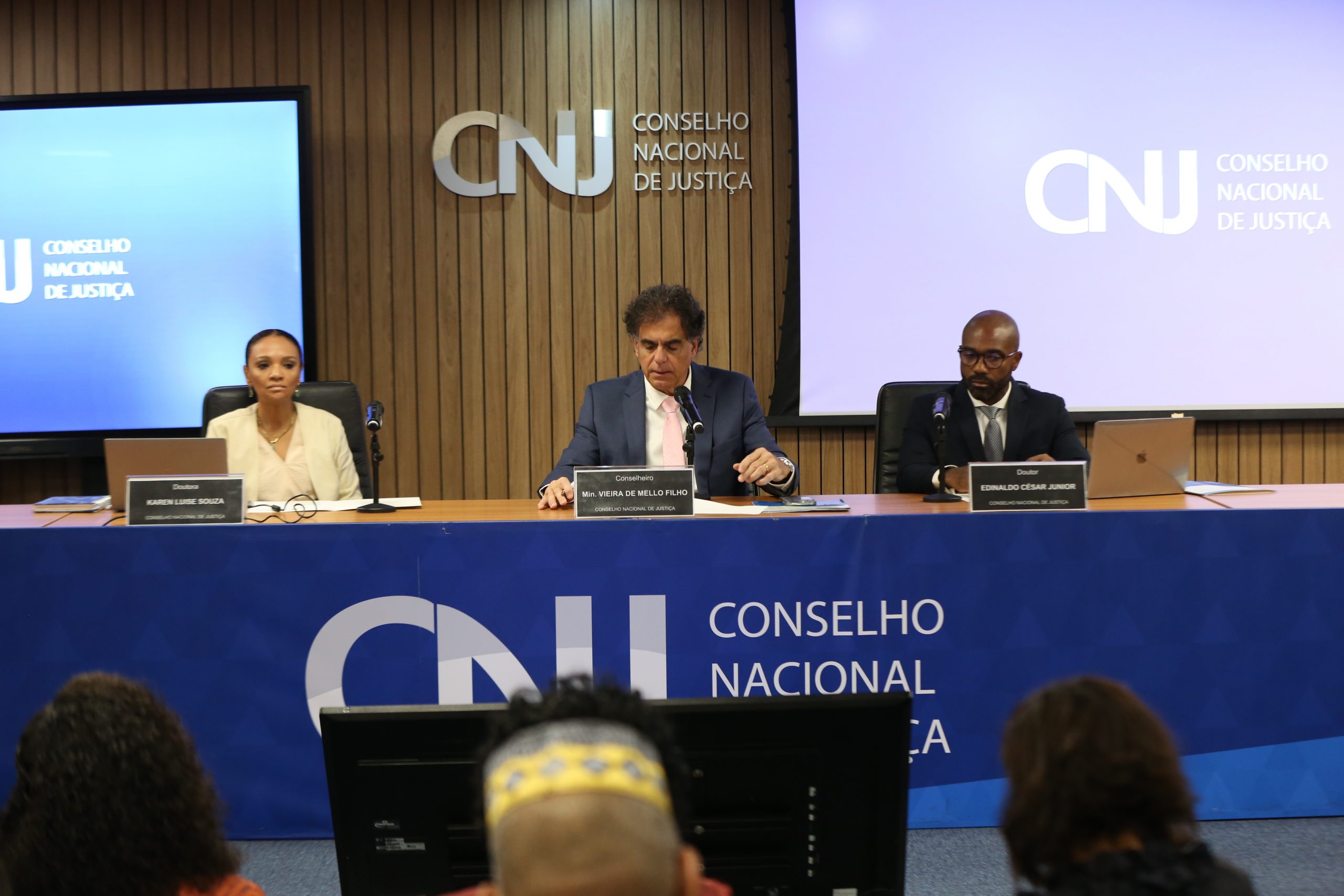 You are currently viewing Encontro debate sugestões para o enfrentamento do racismo no Judiciário