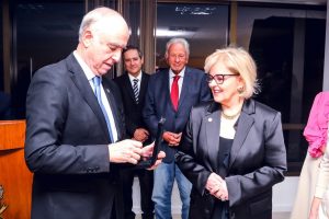 Read more about the article Ministra Rosa Weber é condecorada com medalha da Justiça Eleitoral gaúcha