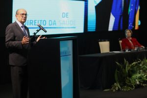 Read more about the article “Não é razoável que o cidadão só consiga tratamento a partir de uma ação judicial”, diz Gilmar Mendes