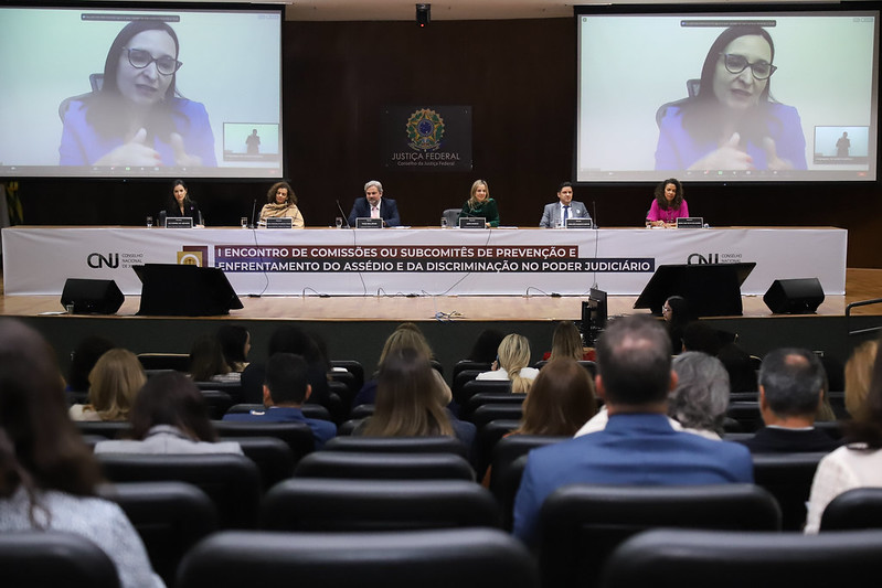 Você está visualizando atualmente Comissões buscam aprimorar tratamento em casos de assédio e discriminação no Judiciário