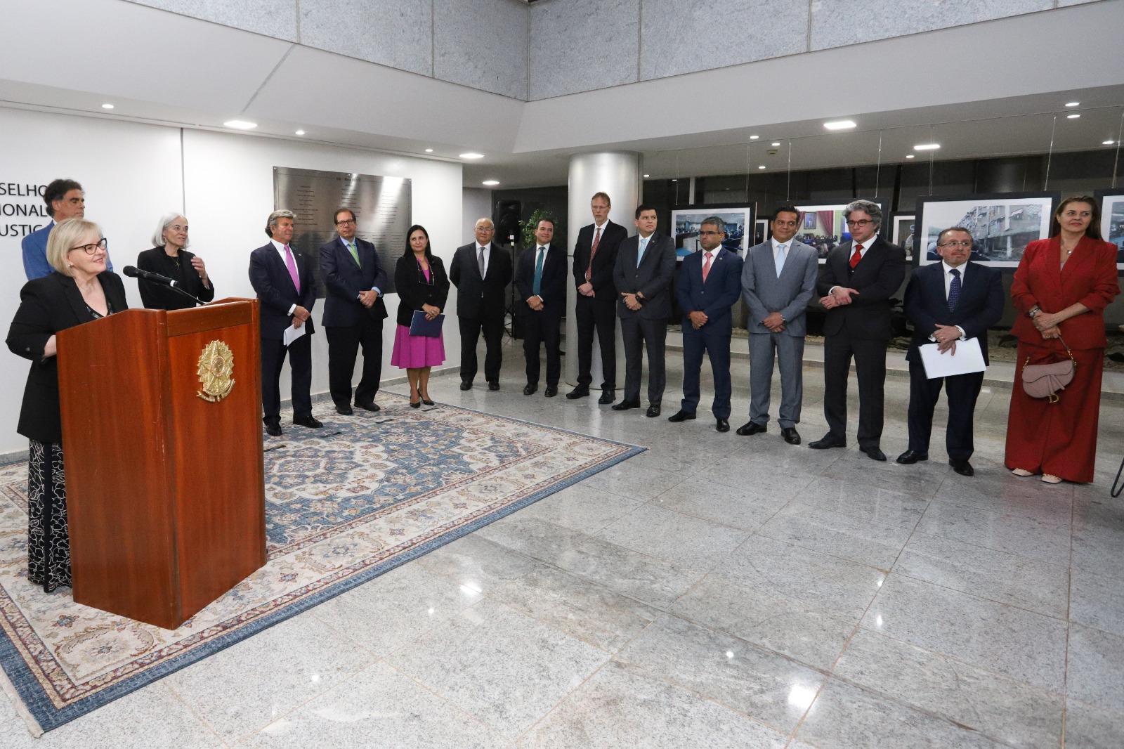 Você está visualizando atualmente Galerias do CNJ recebem fotos do ministro Luiz Fux e da ministra Maria Thereza