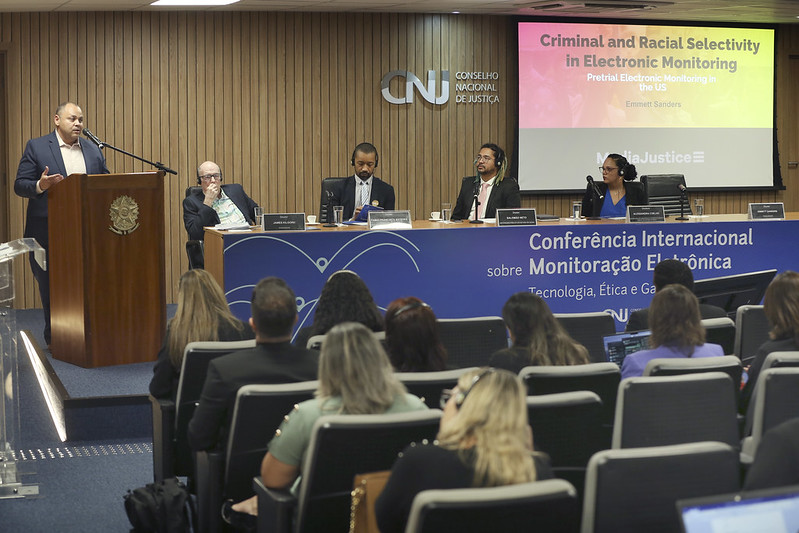 Você está visualizando atualmente Risco da tecnologia sem foco no humano pauta evento sobre monitoração eletrônica