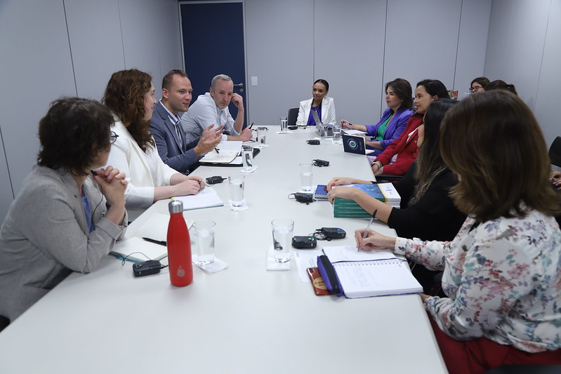 Você está visualizando atualmente Especialistas internacionais debatem monitoração eletrônica em prévia de evento