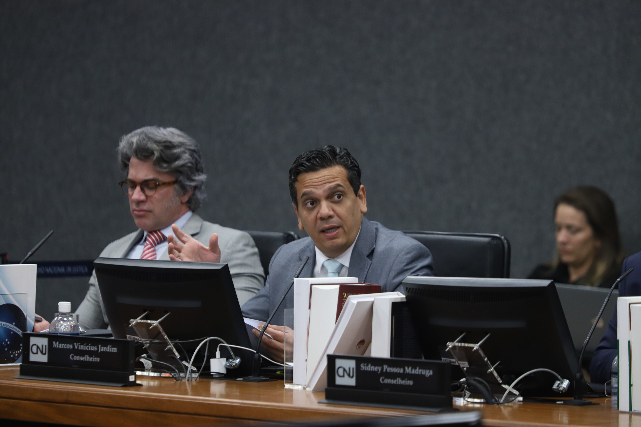 Você está visualizando atualmente CNJ recomenda conciliação em contratos administrativos dos tribunais