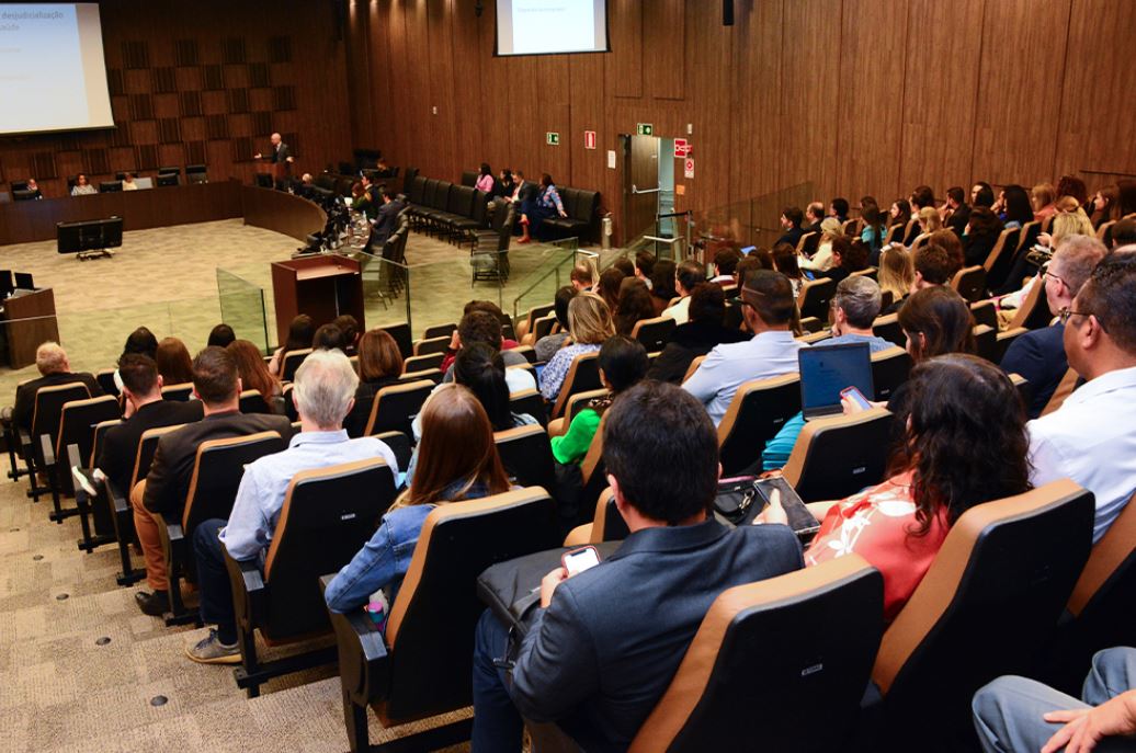 Você está visualizando atualmente Justiça mineira promove seminário em parceria com a Escola de Saúde Pública