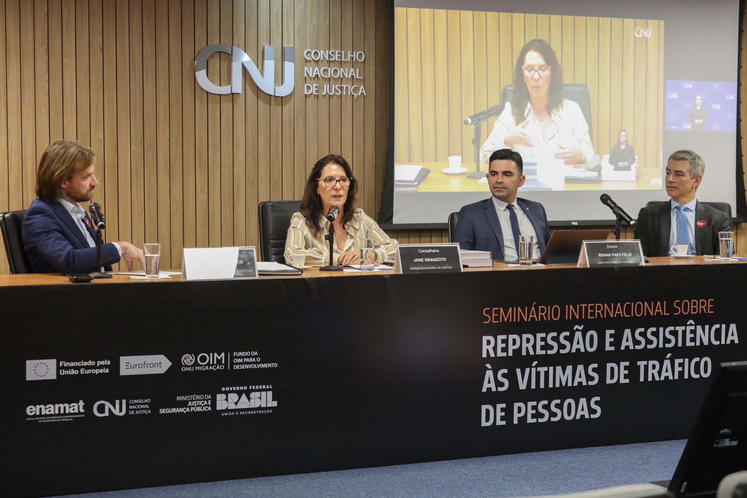 Você está visualizando atualmente Cooperação internacional é estratégica para investigação de tráfico de pessoas, apontam especialistas