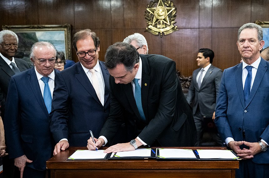 Você está visualizando atualmente Comissão de juristas do Senado vai atualizar Código Civil brasileiro