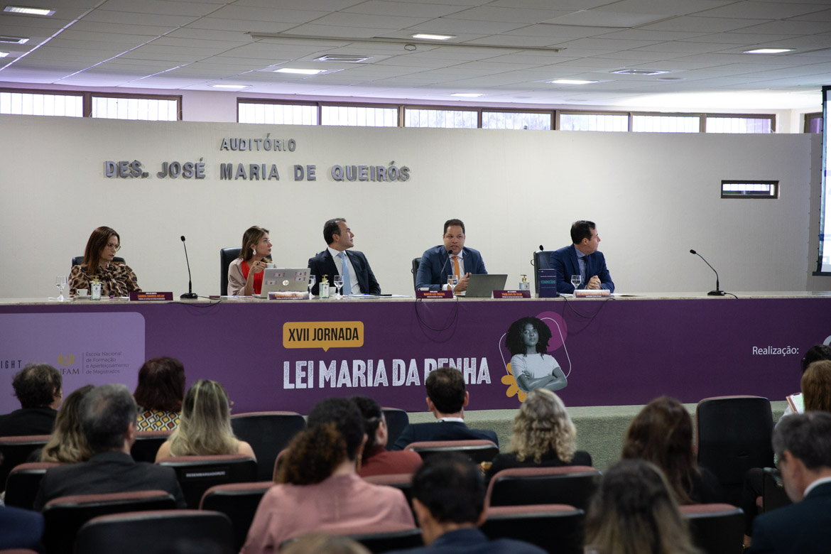 Você está visualizando atualmente Jornada Lei Maria da Penha debate uso da tecnologia no combate à violência contra mulher