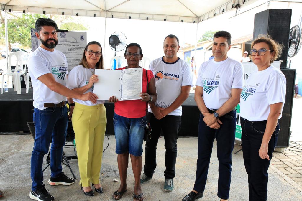 Você está visualizando atualmente Solo Seguro: Lavradora de Arraias (TO) celebra título de regularização após 20 anos de espera