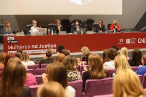 Read more about the article Judiciário implementa programas para acolhimento de vítimas de violência feminina