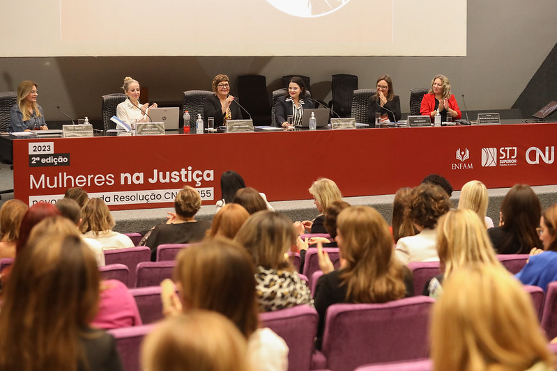 Você está visualizando atualmente Judiciário implementa programas para acolhimento de vítimas de violência feminina