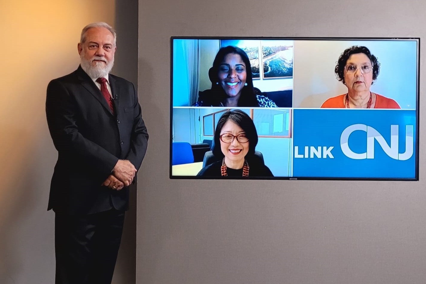 Você está visualizando atualmente Link CNJ reflete sobre a baixa participação feminina e negra no Poder Judiciário