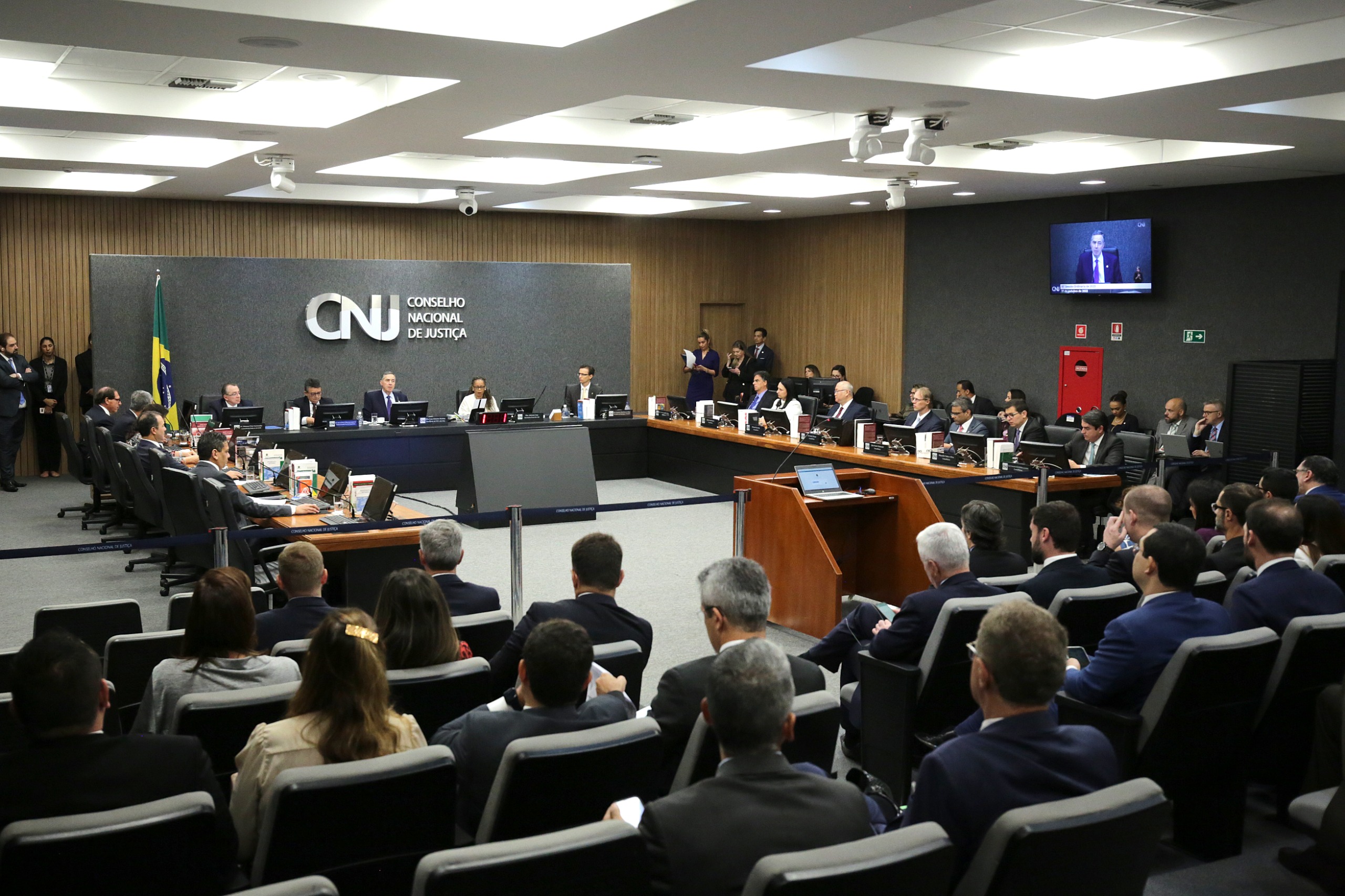 Você está visualizando atualmente CNJ aprova resolução que garante equiparação entre direitos e deveres de juízes e integrantes do MP