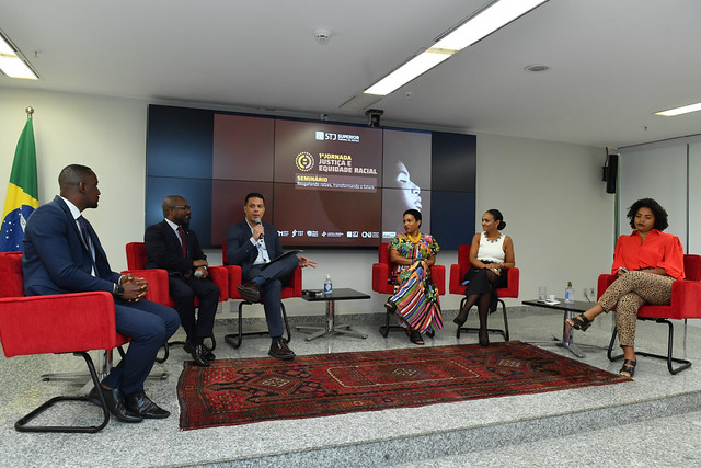 Você está visualizando atualmente Seminário Justiça e Equidade Racial destaca combate ao racismo institucional