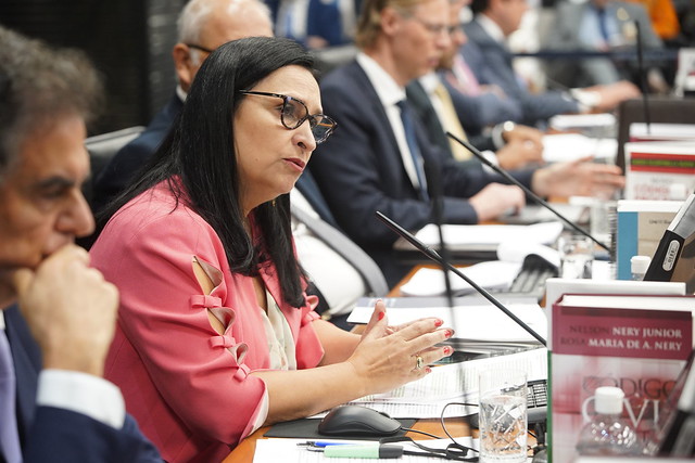 Você está visualizando atualmente Plenário aprova ampliação da participação feminina em cargos diretivos da Justiça