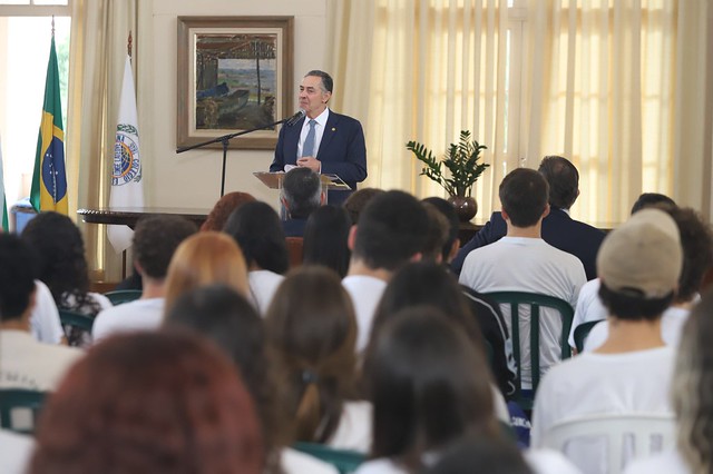 Você está visualizando atualmente Presidente do CNJ fala sobre valores e futuro a estudantes do ensino médio em Curitiba