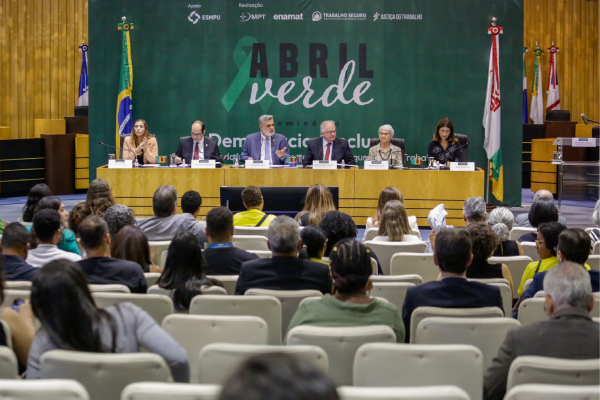 Você está visualizando atualmente Saúde e segurança do trabalho informal é debatido em seminário da Justiça do Trabalho