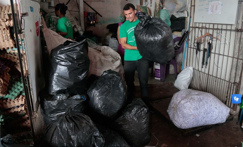 Você está visualizando atualmente Judiciário cearense doa quase 500kg de papéis para Associação Ambiental em Fortaleza