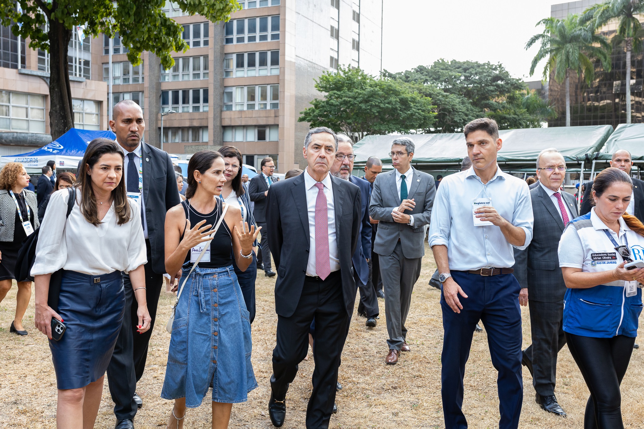 Você está visualizando atualmente Ministro Barroso participa de mutirão de entrega de documentos na semana do Registre-se! no RJ