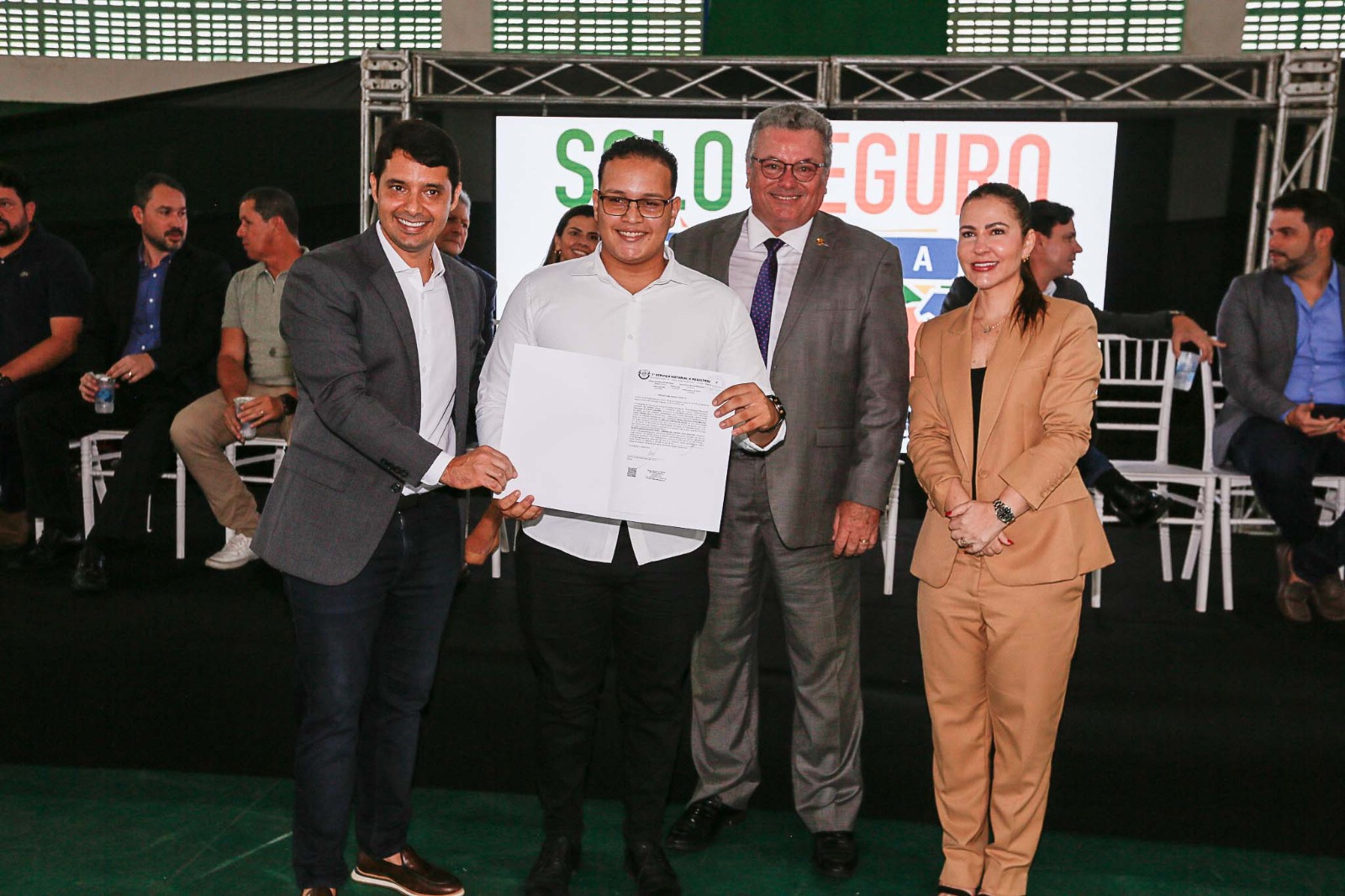 Você está visualizando atualmente Solo Seguro Favela entrega 393 escrituras de imóveis em Alagoas