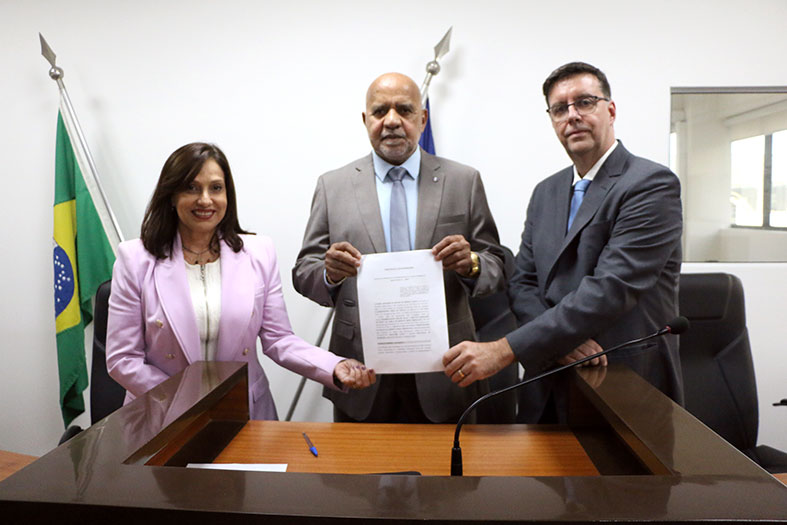 Você está visualizando atualmente Corregedoria da Justiça capixaba assina protocolo para fomento da desjudicializaçao