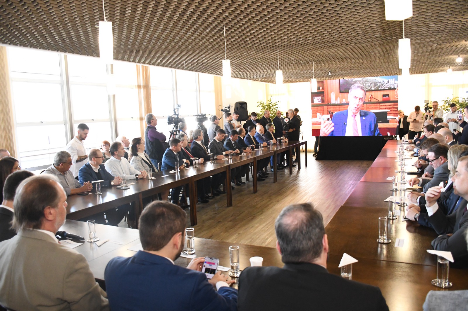 Você está visualizando atualmente Ato formaliza repasse de R$180 milhões do Judiciário aos municípios em calamidade no RS
