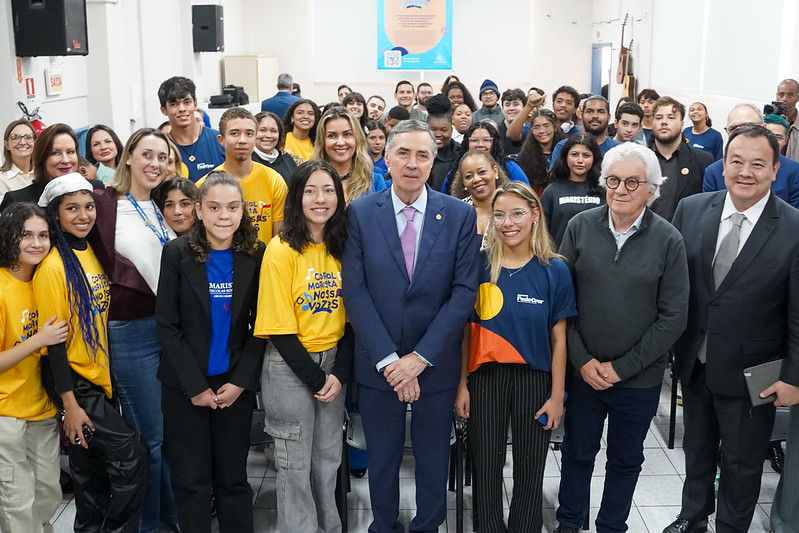 Você está visualizando atualmente Alunos do ensino médio participam de palestra do ministro Barroso em Florianópolis