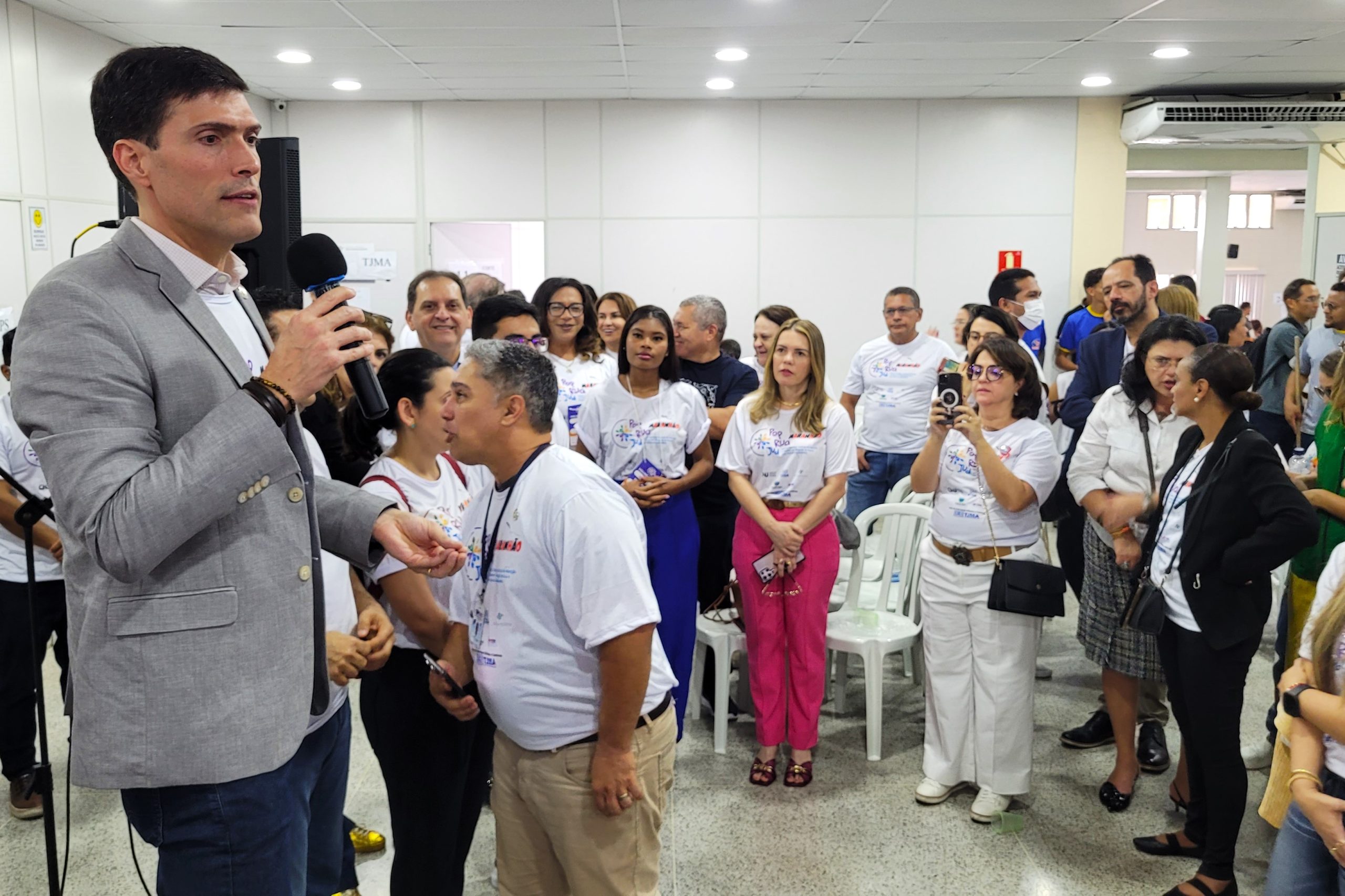 Você está visualizando atualmente Mutirão do Tribunal do Maranhão atende pessoas em situação de rua em São Luís