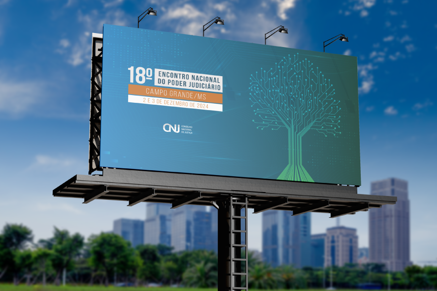 Outdoor com imagem de fundo em tons de verde e azul. No lado esquerdo a inscrição “18º edição do Encontro Nacional do Poder Judiciário” em branco e “Campo Grande/MS” “2 e 3 de dezembro de 2024” em laranja. No lado esquerdo, o desenho de uma árvore, também em tons de verde e azul, constituída a partir de linhas e pontilhados. Na parte inferior, o logotipo do Conselho Nacional de Justiça (CNJ) na parede, juntamente com a inscrição “Conselho Nacional de Justiça”.