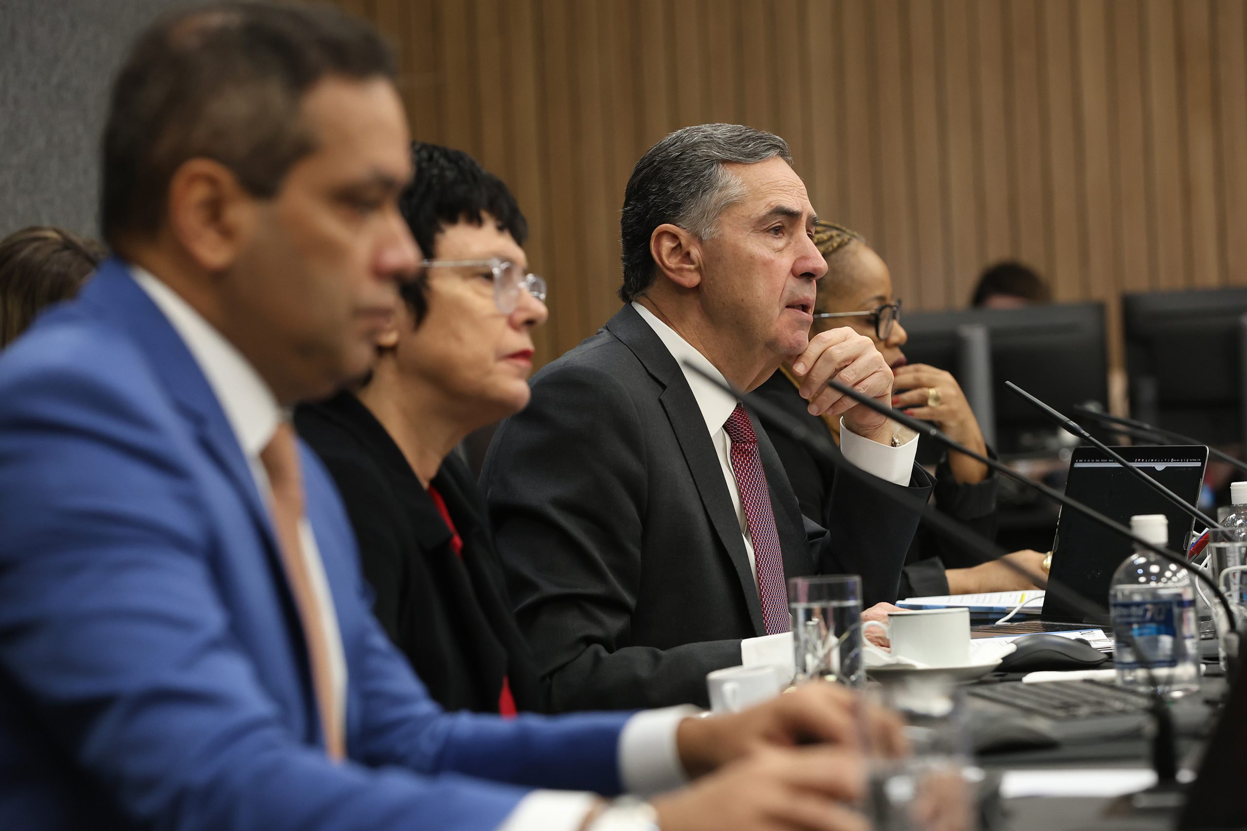 Você está visualizando atualmente Barroso afirma que tentativa de golpe representa uma desonra para o país