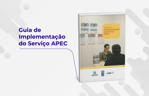 Card cinza com a imagem de um livro. Do lado esquerdo do livro, a inscrição em roxo: “Guia de Implementação do Serviço APEC”.