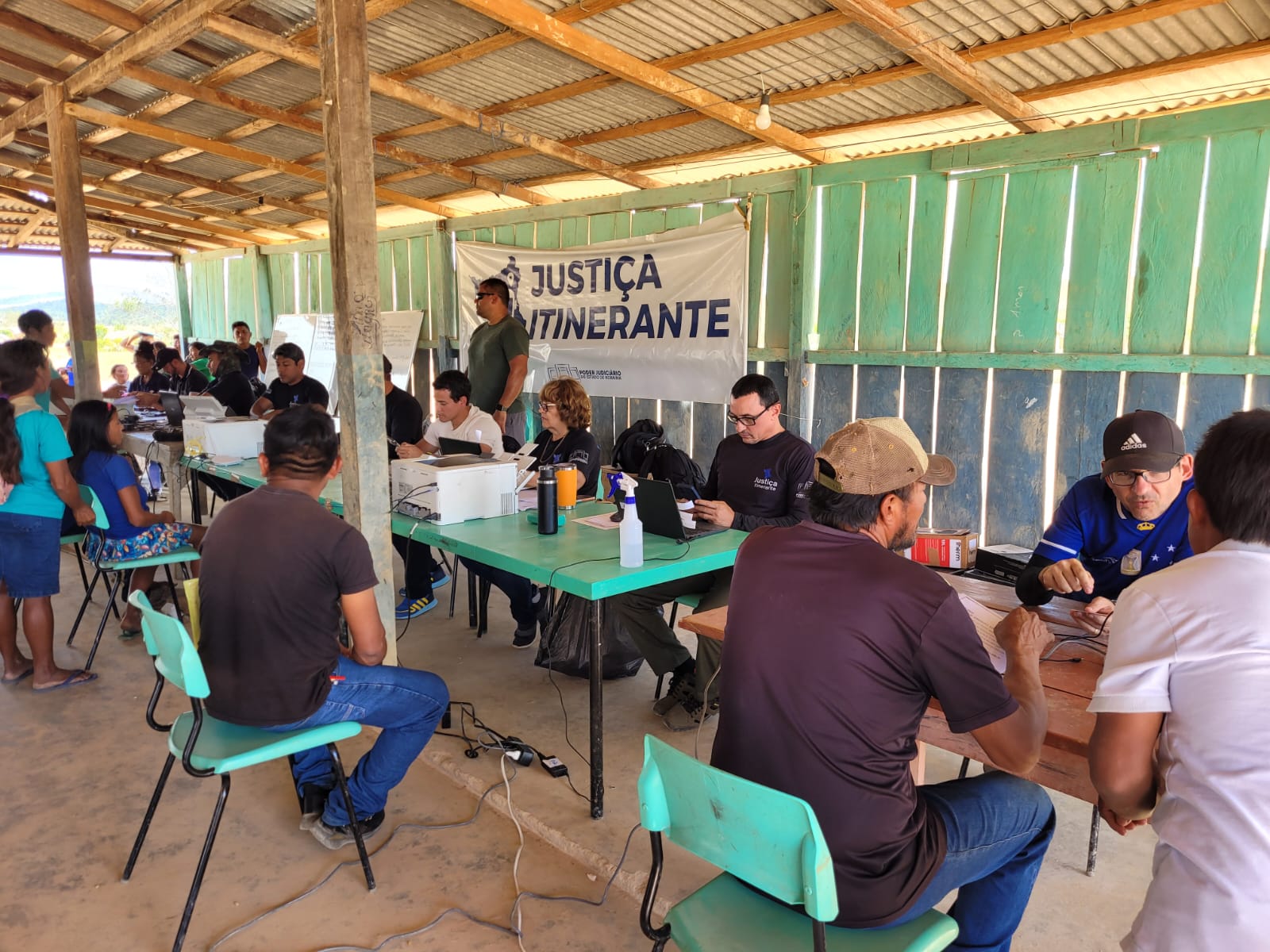 Você está visualizando atualmente Justiça Itinerante realiza atendimentos na Comunidade Indígena Serra do Sol (RR)