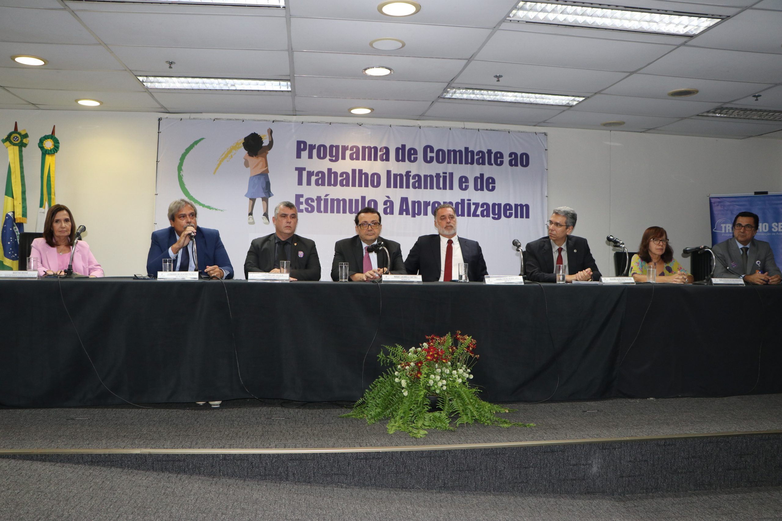Você está visualizando atualmente Tribunal do Trabalho fluminense promove ato de repúdio ao trabalho infantil