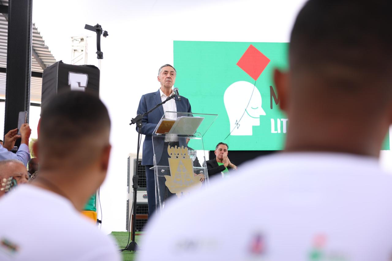 Você está visualizando atualmente Ministro Barroso participa de roda de leitura e entrega de livros a presos em Barreiras (BA)