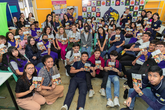 Você está visualizando atualmente Justiça do AM distribui a jovens cartilha para prevenir e combater a violência doméstica