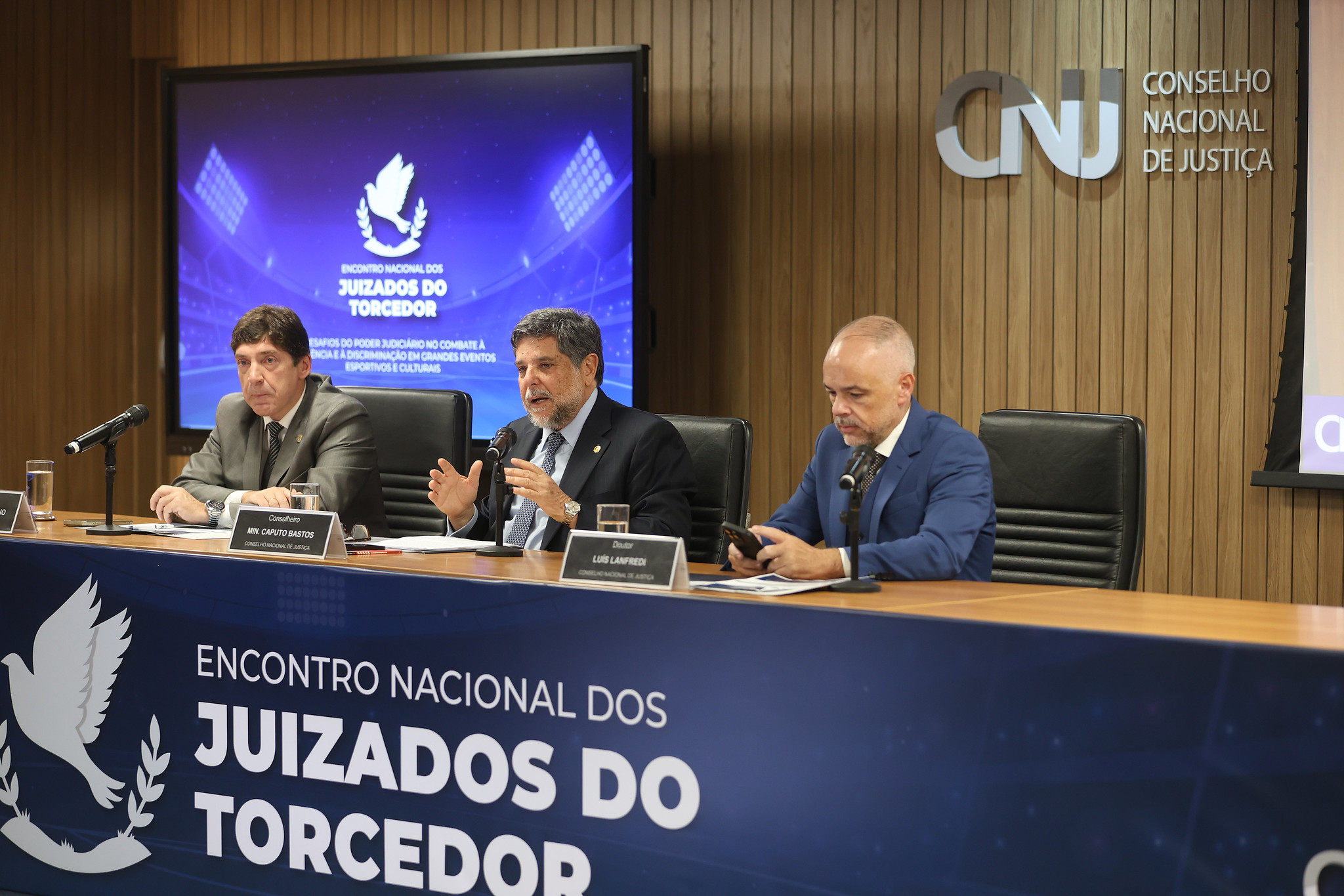 Você está visualizando atualmente Encontro Nacional dos Juizados do Torcedor debate desafios e soluções para violência e discriminação nos esportes 