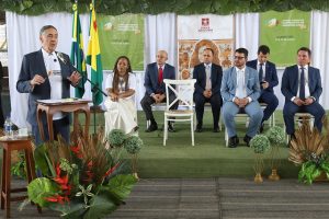 Leia mais sobre o artigo Presidente do CNJ dialoga com cidadãos e servidores durante itinerância da Justiça em Xapuri, no Acre