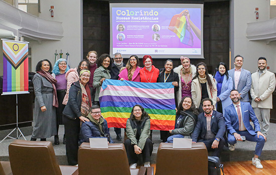 Você está visualizando atualmente Dignidade para a comunidade LGBTQIAPN+ é tema de debate no Tribunal do Trabalho paranaense