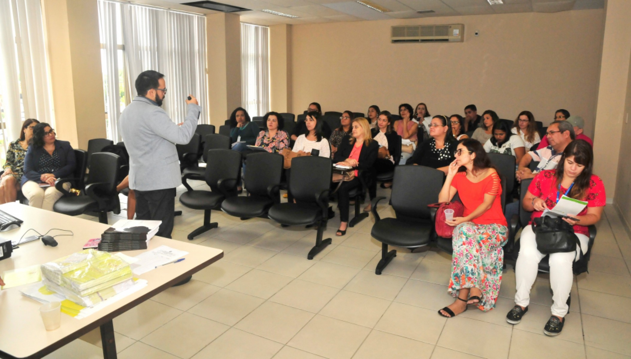 Palestra foi realizada no Fu00f3rum da Comarca para representantes de diversas instituiu00e7u00f5es